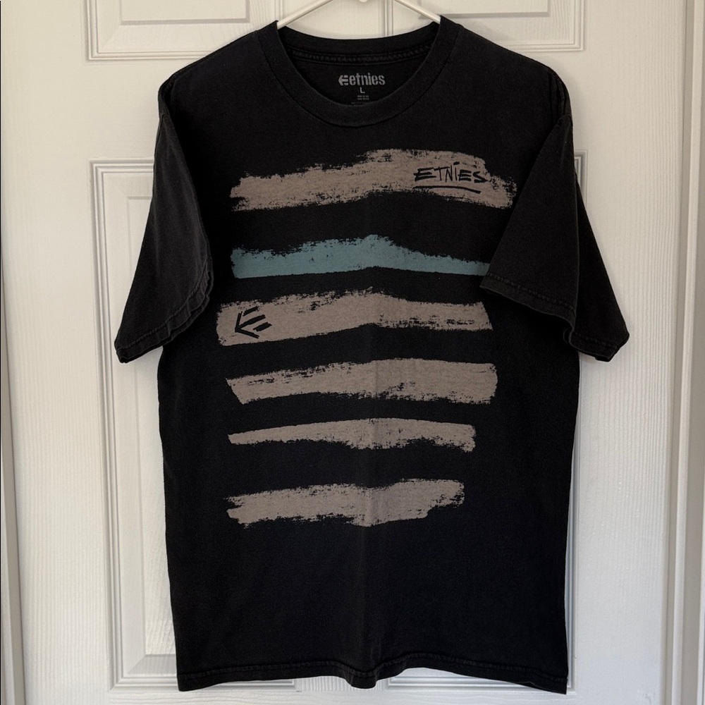 Etnies mens black short-sleeve teeshirt